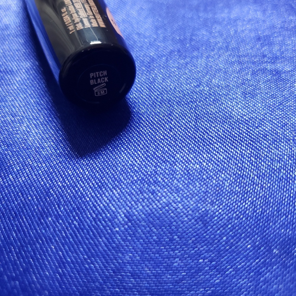 Eyeliner Nails Eyelashes Make-Up Bundle - Picture 5 of 6